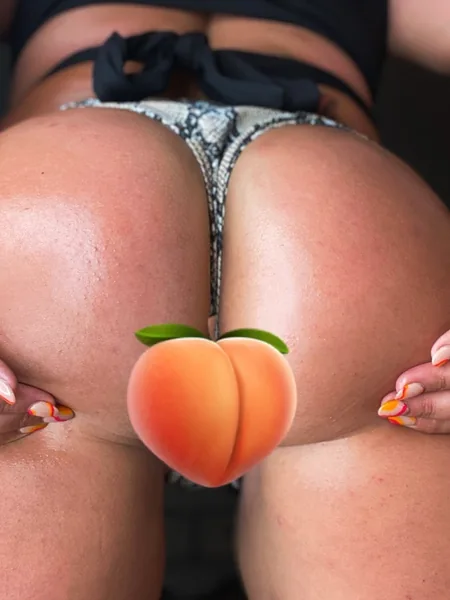 TheNaughtyPeach30