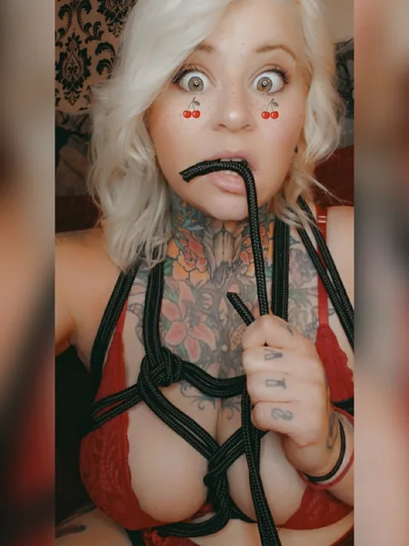 Piccola Morte's FREE account 🖤⛓⚰