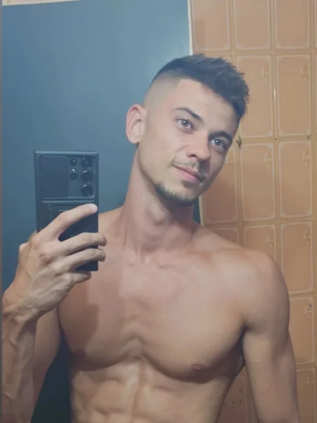 Tommy Cabrio (+18)
