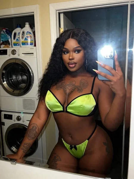 8 INCH HUNG TRANS GIRL avatar