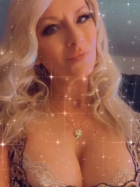 Hotblondewife87.2