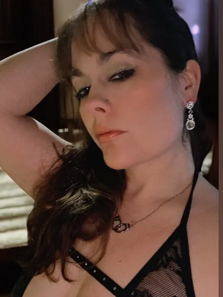 Hot cougar  🥵 avatar