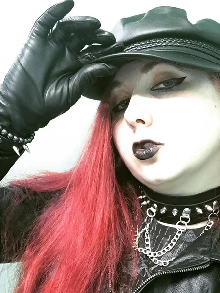 Carrie Karkus (18+)