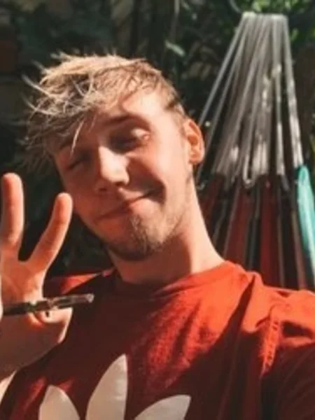 Cam