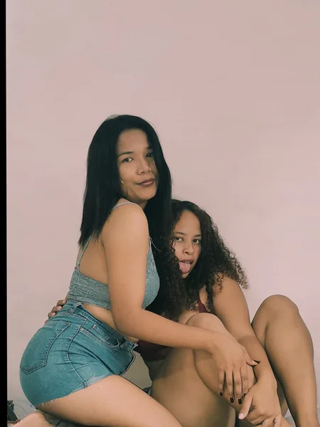 Sara y Pame