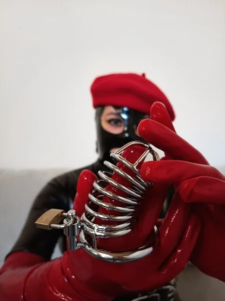 𝑽𝒊𝒄𝒕𝒐𝒓𝒊𝒂 • 𝑭𝒆𝒕𝒊𝒔𝒉 𝑸𝒖𝒆𝒆𝒏 avatar