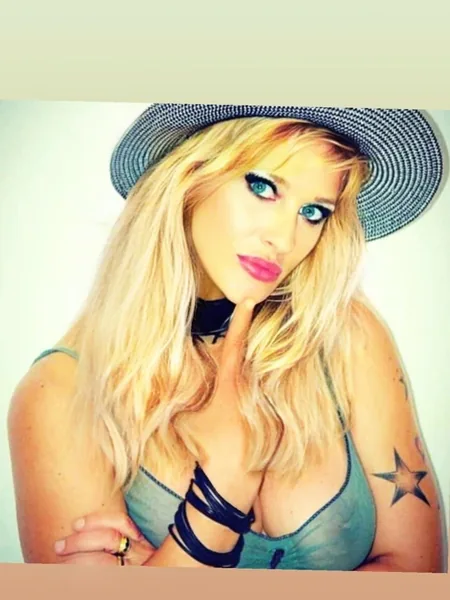 VikyMoore
