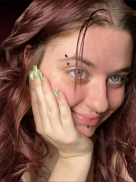 Cherry Wilde 🍒 (internet gf)