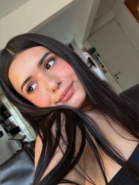 𝑪 𝒂 𝒎 𝒊 𝒍 𝒂  𝑴 𝒐 𝒏