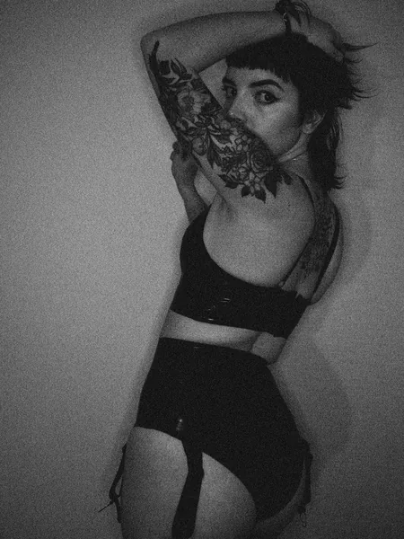 ❀