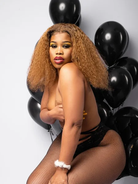 Xoli M