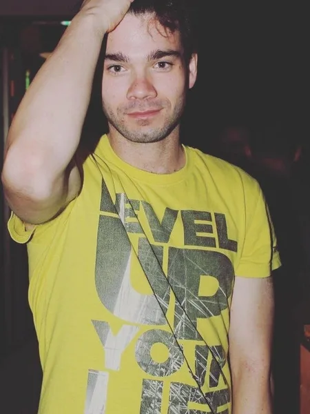 Yoni b