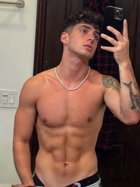 Zach 👅