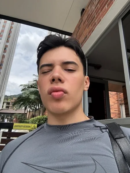 𝘡𝘢𝘮𝘶𝘦𝘭 👦🏻🍼💭